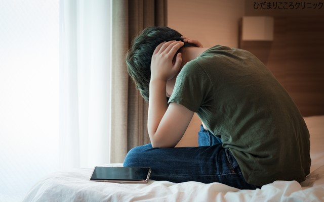 【睡眠随伴症とは】睡眠途中で起きて行動してしまう症状とは