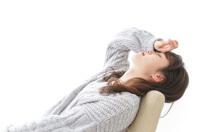 しっかり休んでも疲れが取れない(慢性的な疲労感がある)