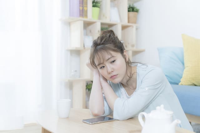 憂うつ感や悲しみが続く
